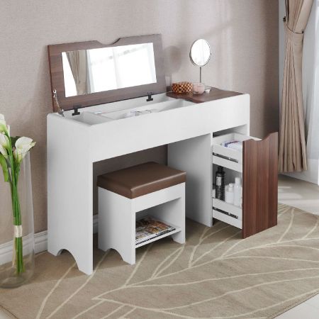 Naklápěcí pracovní plocha.